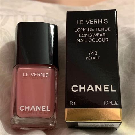 chanel nail polish 743